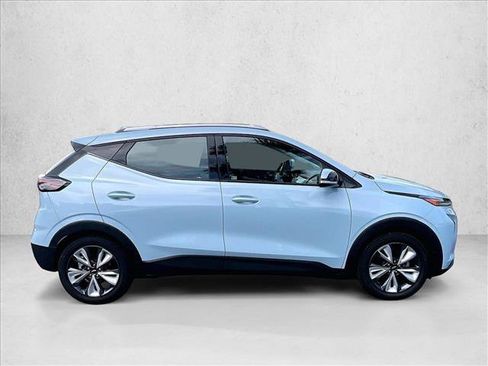 Used 2023 Chevrolet Bolt EUV LT w/ Convenience Package FWD image 5
