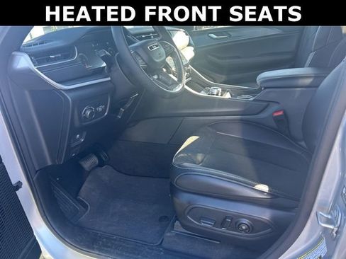 Used 2025 Jeep Grand Cherokee Altitude AWD/4WD image 12