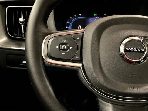 Certified 2024 Volvo XC60 B5 Core image 18