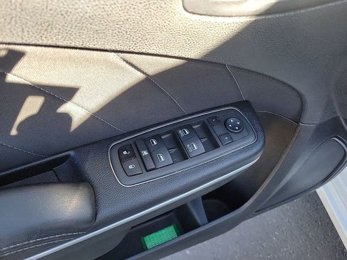 Used 2022 Dodge Charger SXT image 9