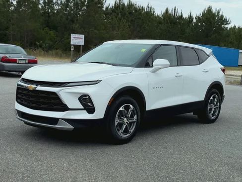 Used 2025 Chevrolet Blazer LT FWD image 4