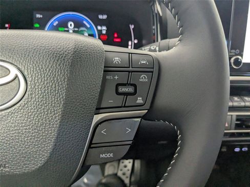 Used 2025 Toyota Camry SE image 14