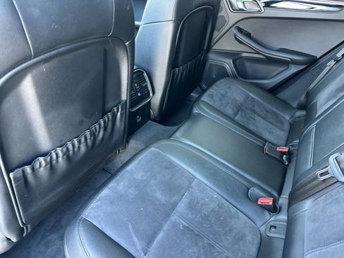 Certified 2021 Porsche Macan image 13