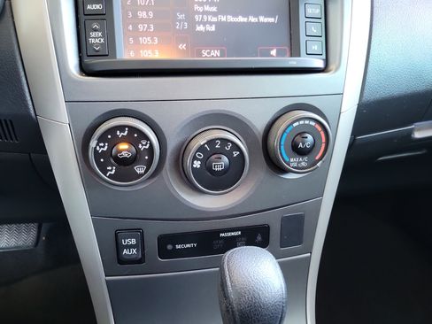 Used 2013 Toyota Corolla S image 21