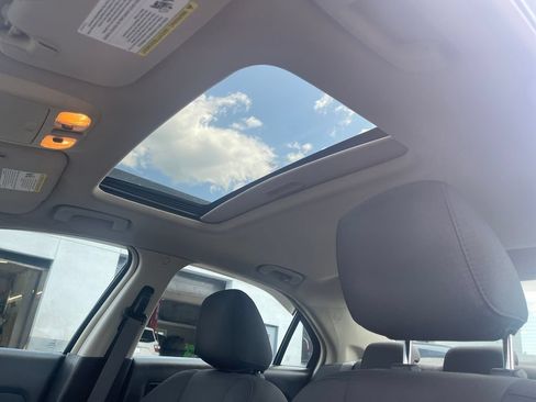 Used 2010 Ford Fusion SE FWD image 16
