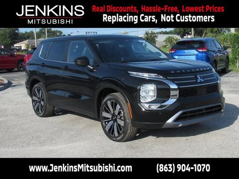 New 2025 Mitsubishi Outlander SE image 1