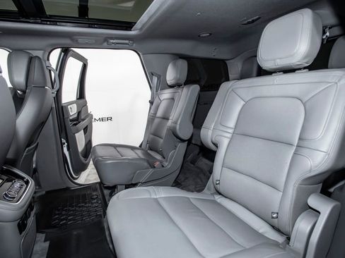 Used 2021 Lincoln Navigator Reserve image 17