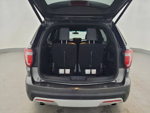 Used 2017 Ford Explorer XLT w/ Equipment Group 202A AWD/4WD image 29