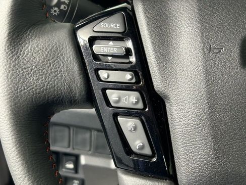 Used 2025 Nissan Frontier PRO-4X AWD/4WD image 29