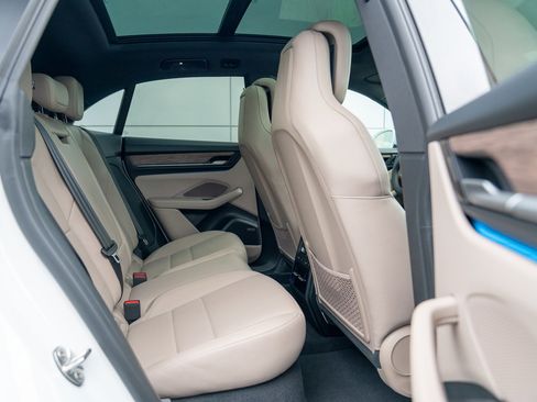 New 2025 Porsche Macan 4S Electric image 23