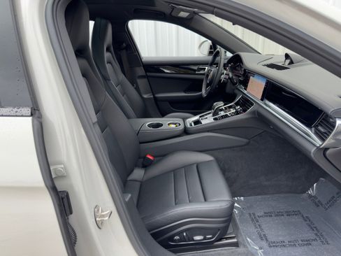 Used 2022 Porsche Panamera 4S w/ Premium Package image 16