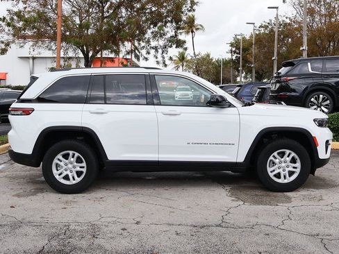Used 2022 Jeep Grand Cherokee Laredo w/ Luxury Tech Group I AWD/4WD image 17