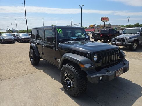 Used 2019 Jeep Wrangler Unlimited Sport S AWD/4WD image 4