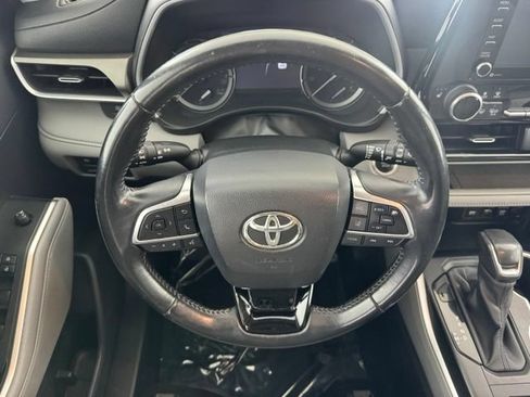 Used 2020 Toyota Highlander XLE w/ Protection Package #3 AWD/4WD image 24