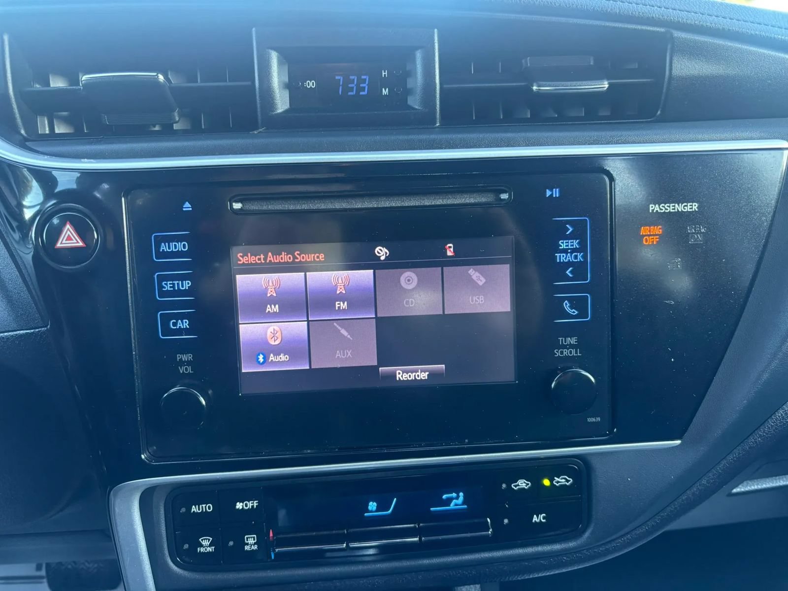 Used 2017 Toyota Corolla LE FWD image 18