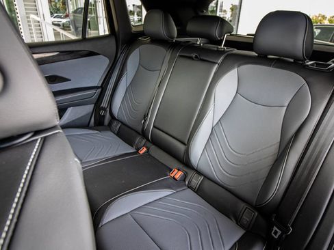 Certified 2025 Volkswagen Tiguan SE R-Line FWD image 28