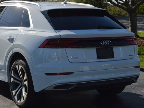 Used 2019 Audi Q8 Prestige w/ Luxury Package AWD/4WD image 3