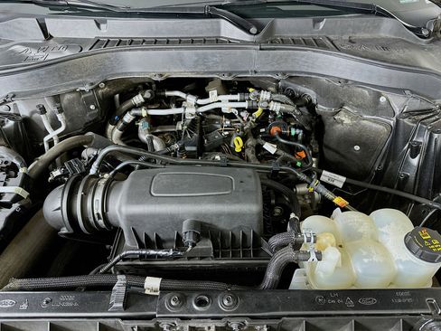 Used 2021 Ford Explorer XLT image 34