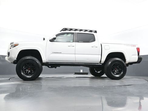 Used 2019 Toyota Tacoma TRD Sport image 44