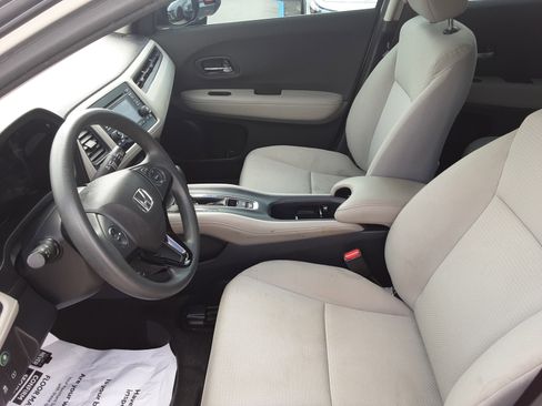 Used 2021 Honda HR-V LX image 9