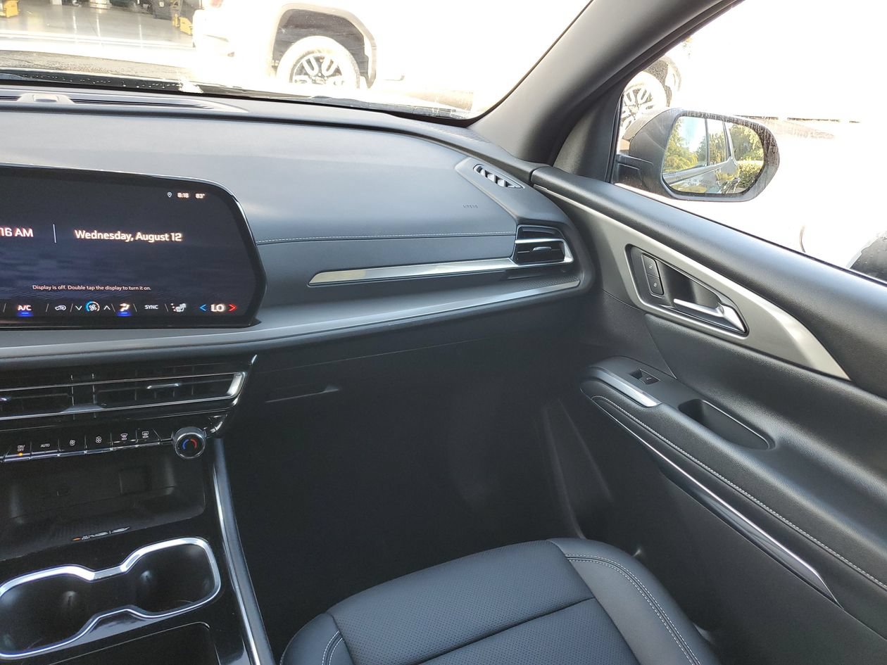 Used 2026 Chevrolet Traverse LT FWD image 13
