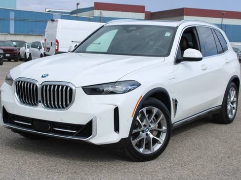 Used 2024 BMW X5 xDrive50e w/ Parking Assistance Package AWD/4WD image 13