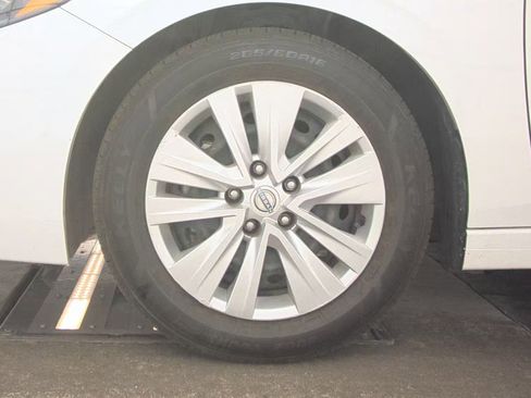 Used 2024 Nissan Sentra S image 13