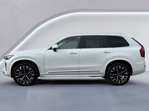 New 2025 Volvo XC90 T8 Plus w/ Protection Package Premier image 6