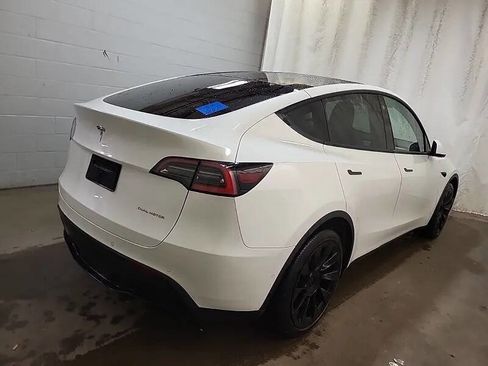 Used 2021 Tesla Model Y Long Range image 4