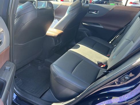 Used 2023 Toyota Venza Limited AWD/4WD image 8