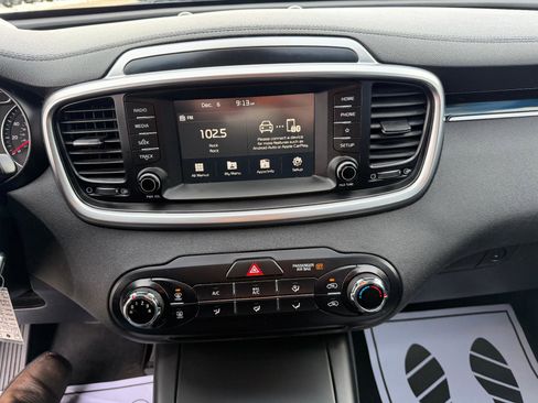 Used 2020 Kia Sorento LX image 23