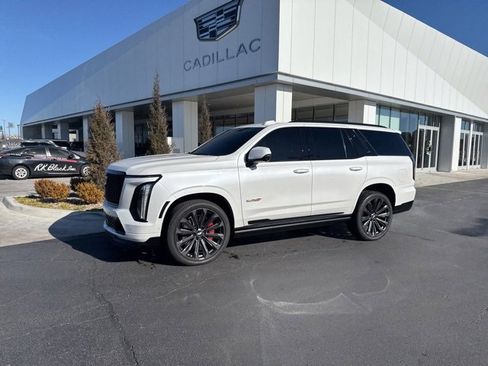 Used 2025 Cadillac Escalade V image 2