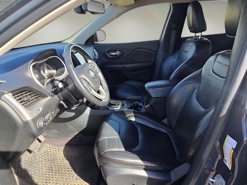 Used 2016 Jeep Cherokee Trailhawk w/ Comfort/Convenience Group image 12
