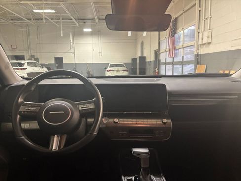 Used 2025 Hyundai Kona SEL image 33