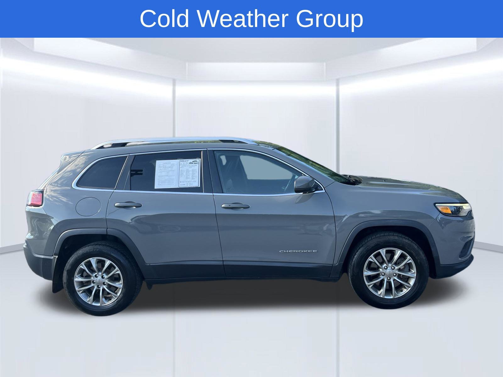 Used 2019 Jeep Cherokee Latitude Plus w/ Cold Weather Group AWD/4WD image 4