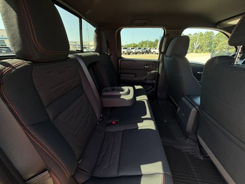 Used 2025 Nissan Frontier PRO-4X AWD/4WD image 33