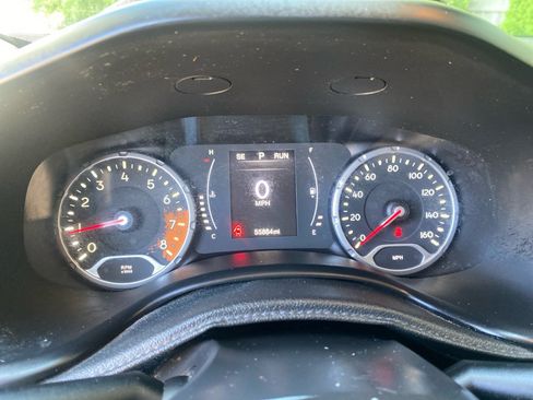 Used 2016 Jeep Renegade Latitude w/ Cold Weather Group FWD image 12