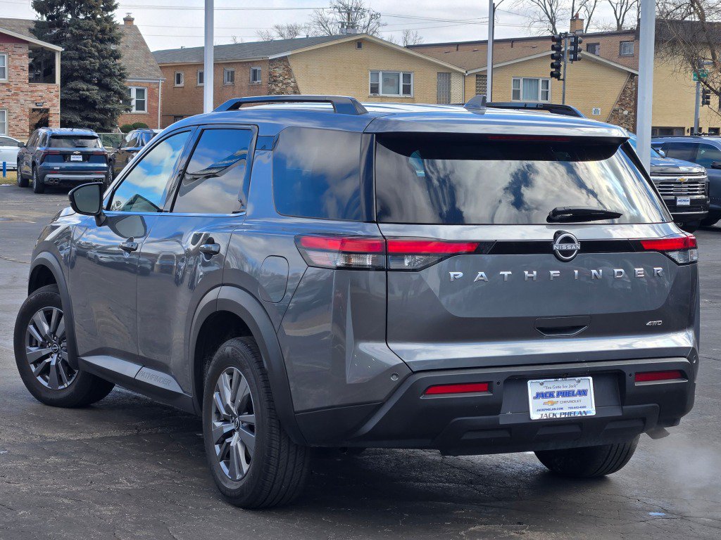 Used 2025 Nissan Pathfinder SV AWD/4WD image 17