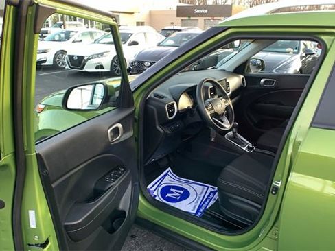 Used 2023 Hyundai Venue SEL image 9