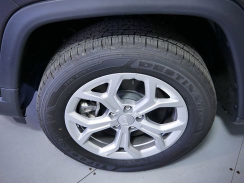 Used 2024 Jeep Compass Sport image 18