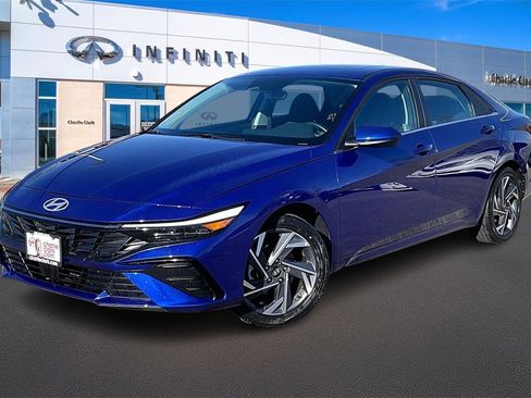 Used 2025 Hyundai Elantra SEL image 1