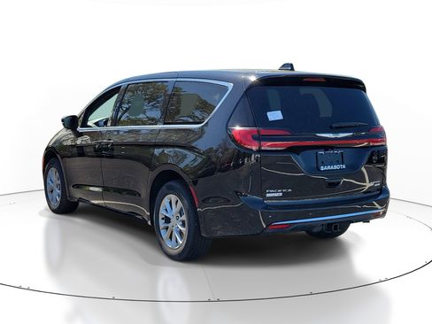 New 2026 Chrysler Pacifica Limited w/ Trailer Tow Group image 4
