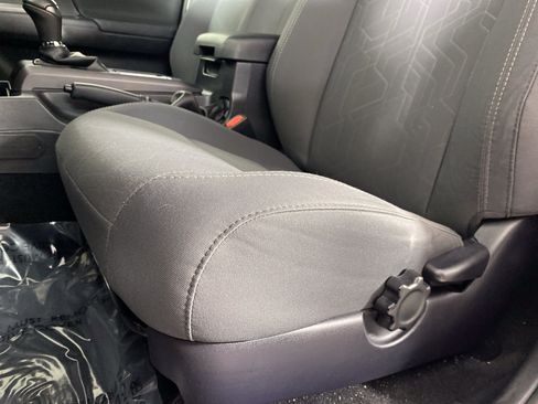 Used 2019 Toyota Tacoma TRD Off-Road AWD/4WD image 17