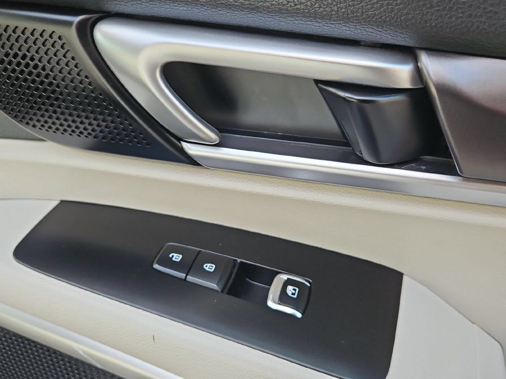 Used 2025 Kia Telluride S FWD image 35