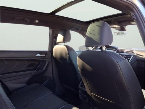 Certified 2023 Volkswagen Tiguan SE R-Line image 11