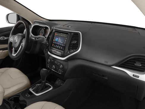 Used 2017 Jeep Cherokee Overland w/ Technology Group AWD/4WD image 10