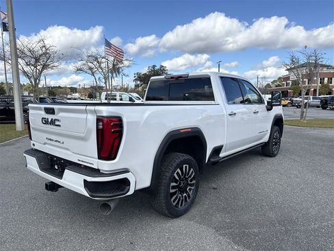 Used 2024 GMC Sierra 2500 Denali Ultimate image 3