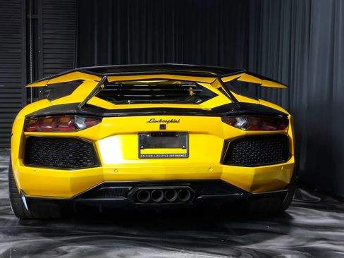 Used 2013 Lamborghini Aventador LP 700-4 image 6