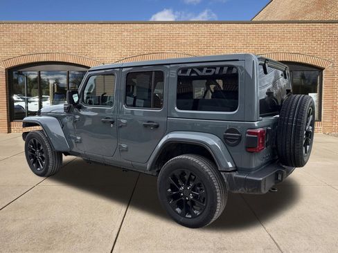 Used 2025 Jeep Wrangler Sahara w/ Safety Group image 5