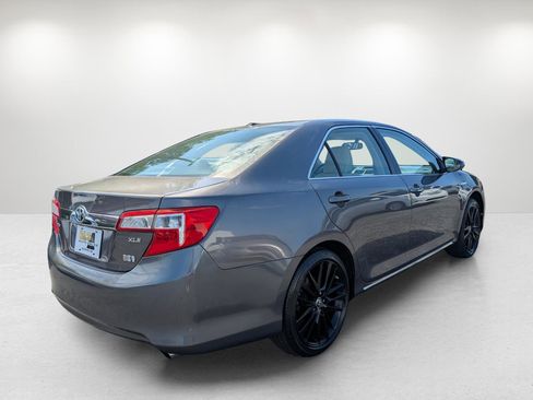 Used 2014 Toyota Camry XLE image 5